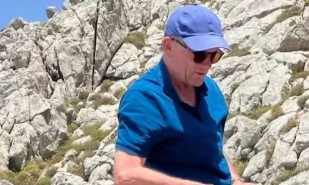 Συνεχίζονται οι έρευνες για τον παρουσιαστή του BBC στη Σύμη- Η προσοχή έχει στραφεί σε σπηλιές που ξαφνικά γεμίζουν με νερό-Νέα κατάθεση από τη σύζυγο του